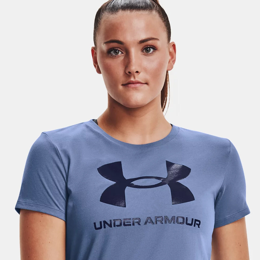 t-shirt pour femme under amour dans les tientes de bleu avec le logo en gros a l'avant