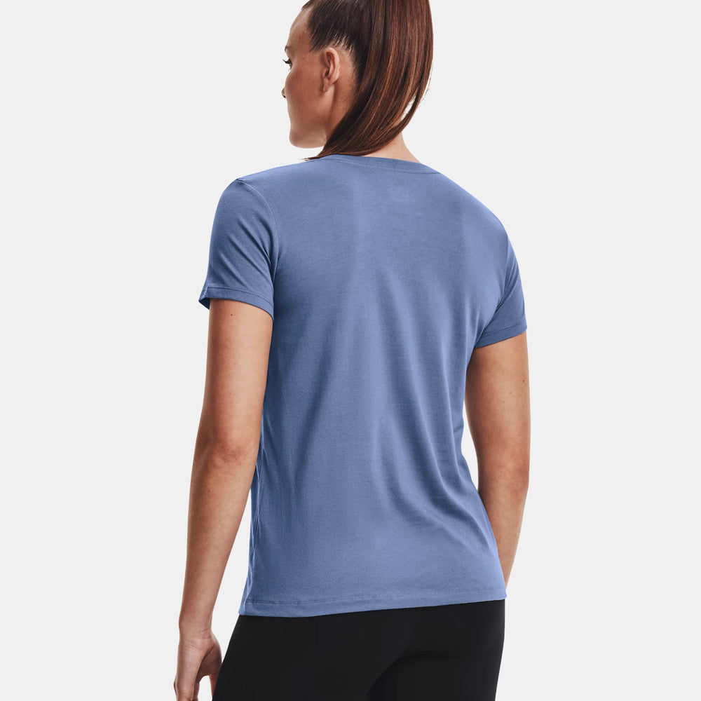 t-shirt pour femme under amour dans les tientes de bleu avec le logo en gros a l'avant